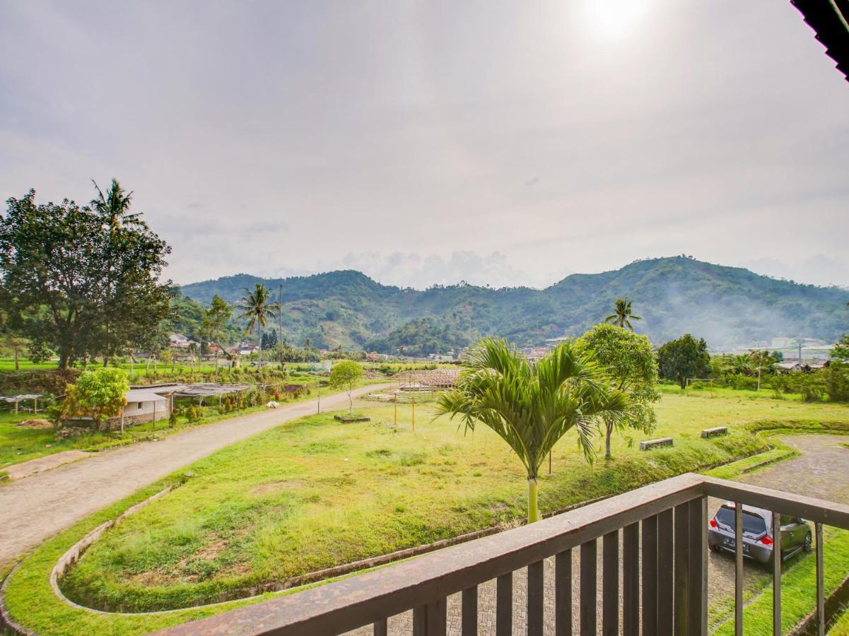 Oyo 3896 Villa Pesona Wisata Puncak チアンジュール エクステリア 写真