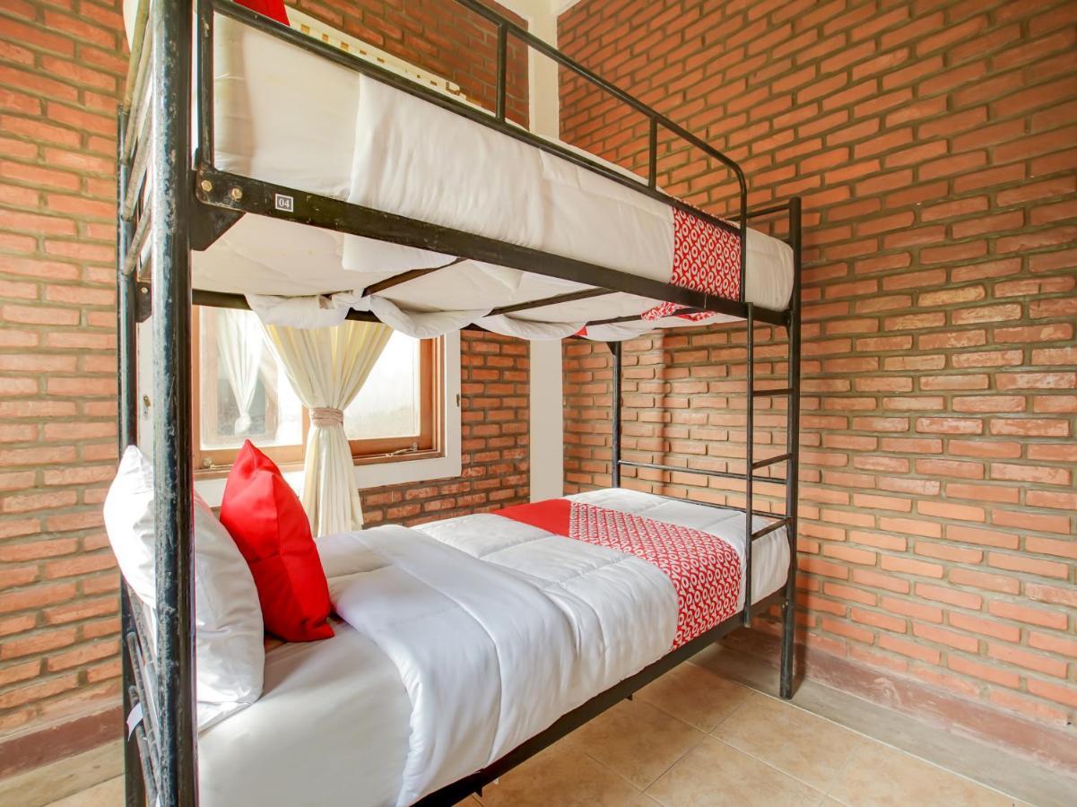 Oyo 3896 Villa Pesona Wisata Puncak チアンジュール エクステリア 写真