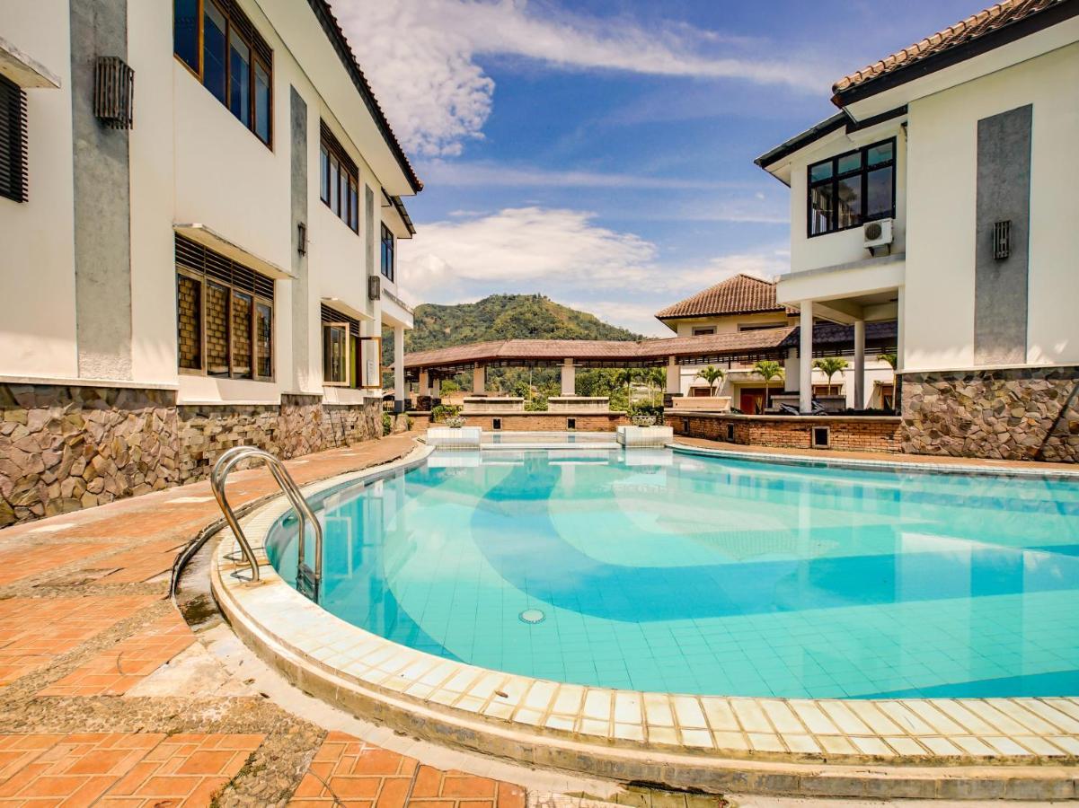 Oyo 3896 Villa Pesona Wisata Puncak チアンジュール エクステリア 写真