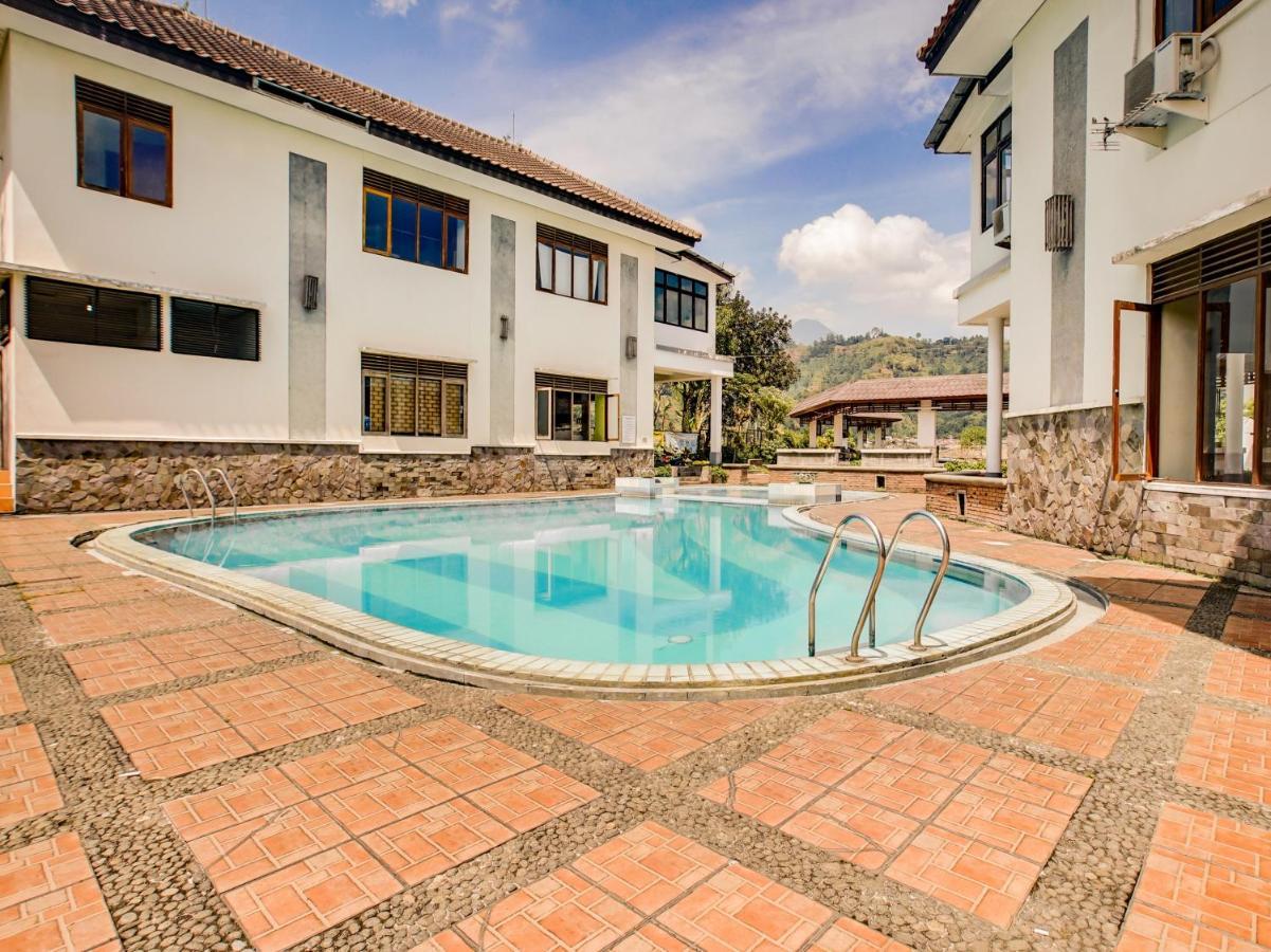 Oyo 3896 Villa Pesona Wisata Puncak チアンジュール エクステリア 写真